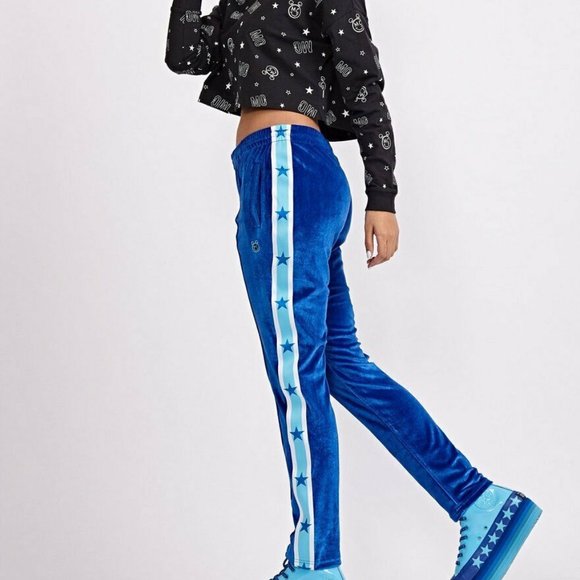 Converse X Miley Cyrus Womens Monogram Boxy Crop - Picture 2 of 2